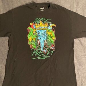 VTG Made Fresh Crew Graphic T-Shirt with Elephant Design